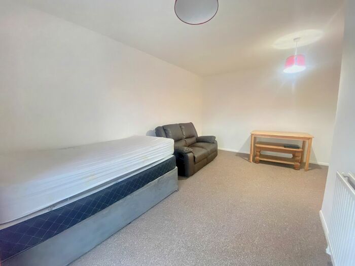 1 Bedroom Studio To Rent In Ryeland Close, West Drayton, Middlesex, UB7