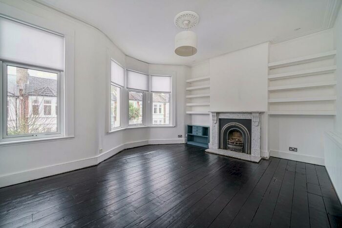 2 Bedroom Apartment To Rent In Tarbert Road, East Dulwich, London, SE22