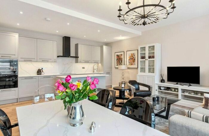 3 Bedroom Flat To Rent In Wallis House, Great West Road, Brentford, Middlesex, TW8