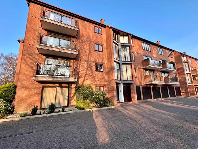 2 Bedroom Apartment To Rent In Winslow Close, Pinner, HA5