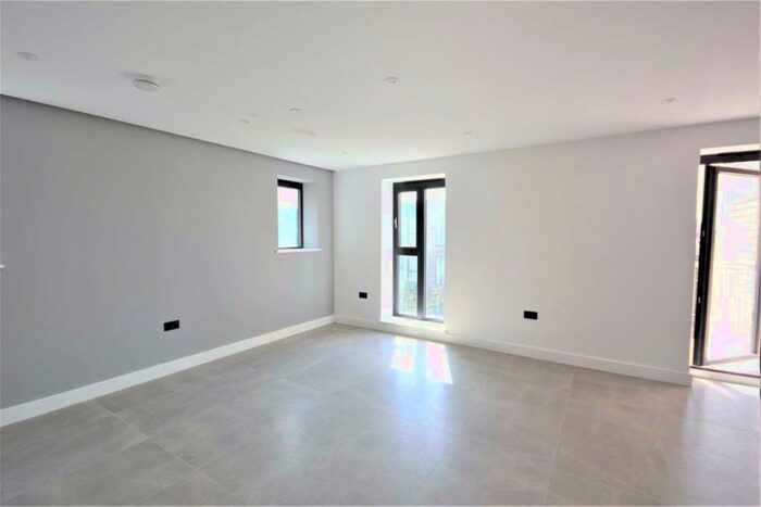 3 Bedroom Flat To Rent In Colindale Avenue, London, NW9