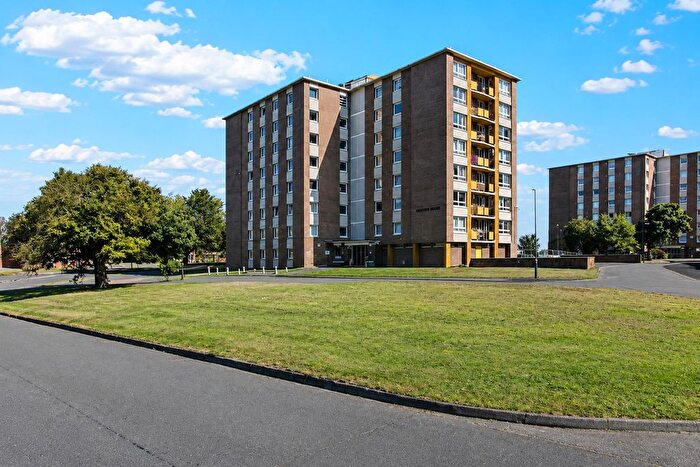 2 Bedroom Flat To Rent In Ashton Court, Leamington Spa, CV32