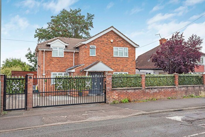 4 Bedroom Detached House For Sale In Worple Road, Staines-Upon-Thames, Surrey, TW18