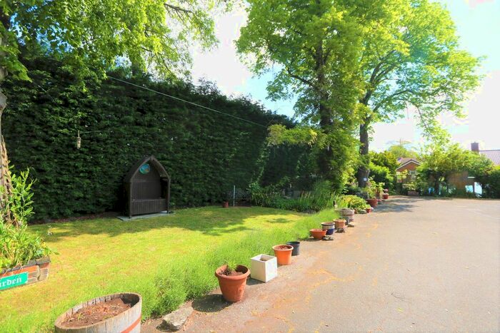 2 Bedroom Flat For Sale In Goldington Green, Bedford, MK41