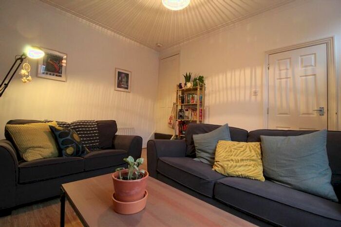 3 Bedroom Terraced House For Sale In Glebe Avenue, Leeds, LS5