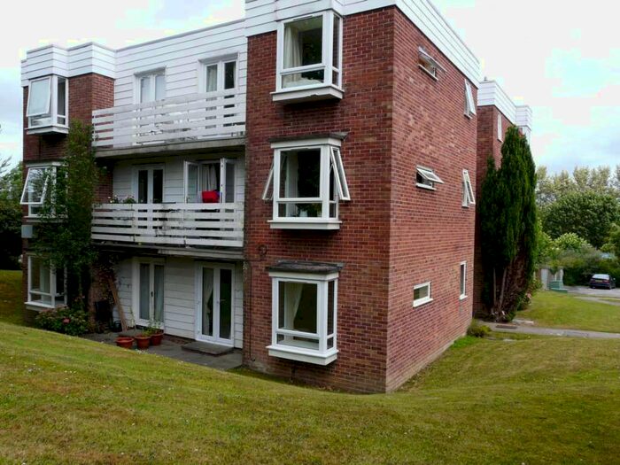 1 Bedroom Flat To Rent In Firgrove Court, Hungerford, RG17
