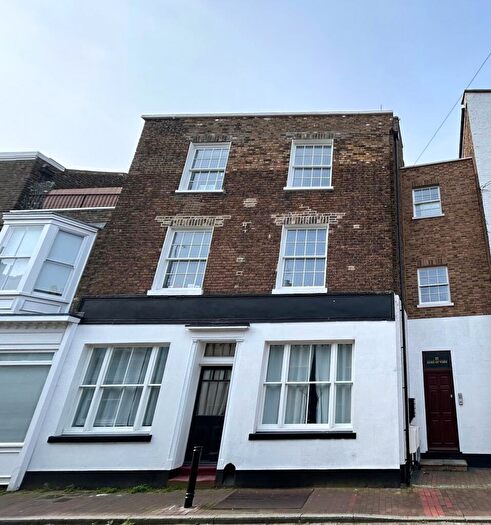 1 Bedroom Flat To Rent In Addington Street, Ramsgate, Kent, CT11