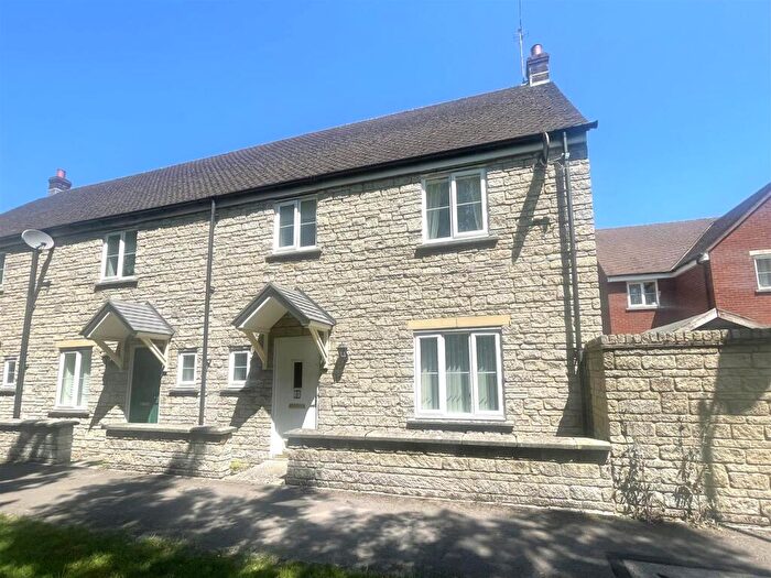 3 Bedroom House To Rent In Caradon Walk, Swindon, SN25