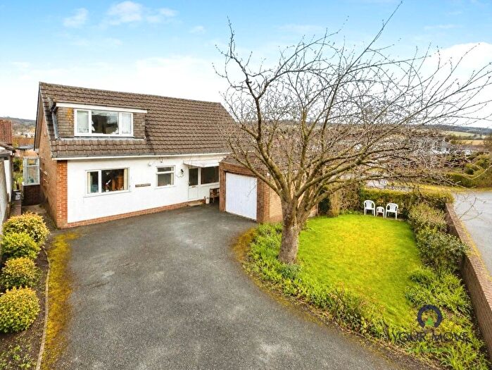 4 Bedroom Detached House For Sale In Tockholes Road, Darwen, Lancashire, BB3