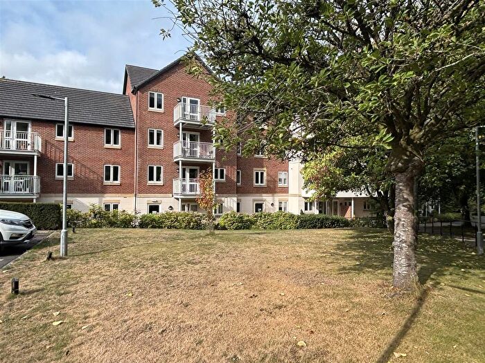 2 Bedroom Flat For Sale In Bath Road, Devizes, SN10