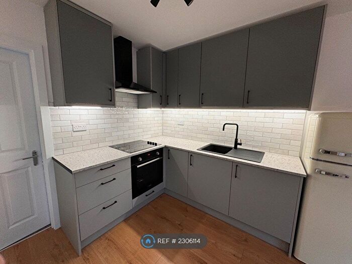 1 Bedroom Flat To Rent In Barnard Lodge, New Barnet, Barnet, EN5