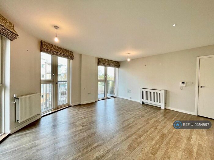2 Bedroom Flat To Rent In Connersville Way, Croydon, CR0