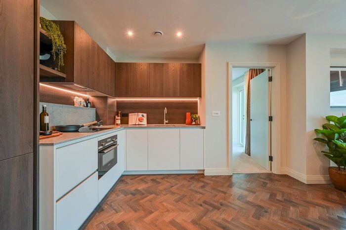 1 Bedroom Flat For Sale In Queens Cross, Royal Docks, E16