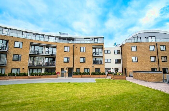 2 Bedroom Flat To Rent In Smeaton Court, Hertford SG13
