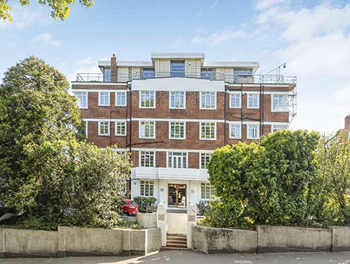 3 Bedroom Flat To Rent In Wimbledon Hill Road, Wimbledon, SW19
