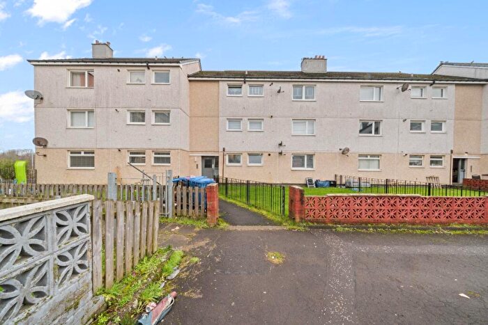 3 Bedroom Flat To Rent In Dunphail Drive, Easterhouse, Glasgow, G34