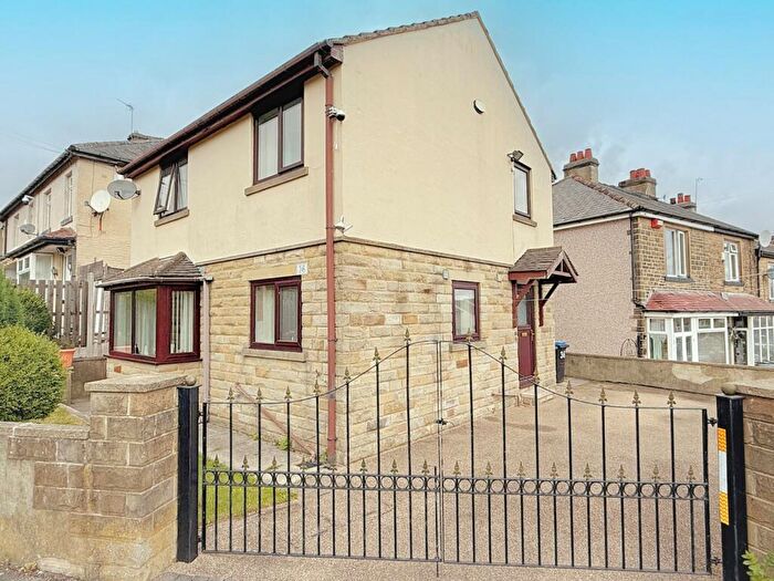 3 Bedroom Detached House For Sale In Hawes Road, Bankfoot, Bradford, BD5