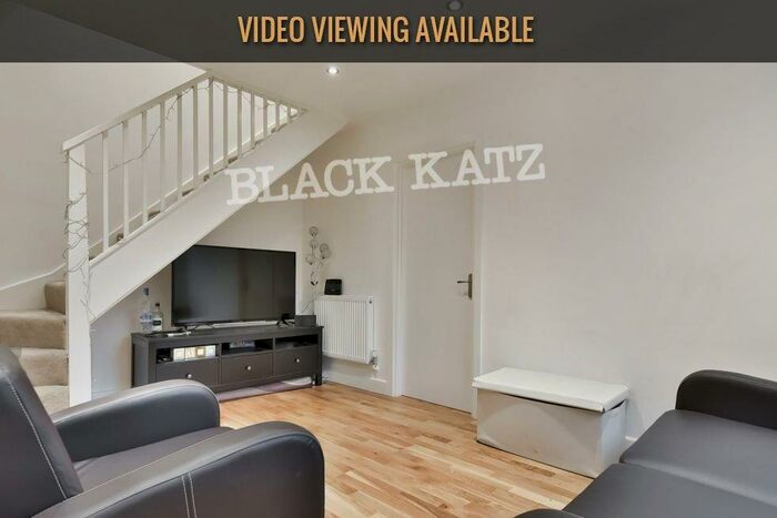 4 Bedroom Flat To Rent In Rowditch Lane, SW11