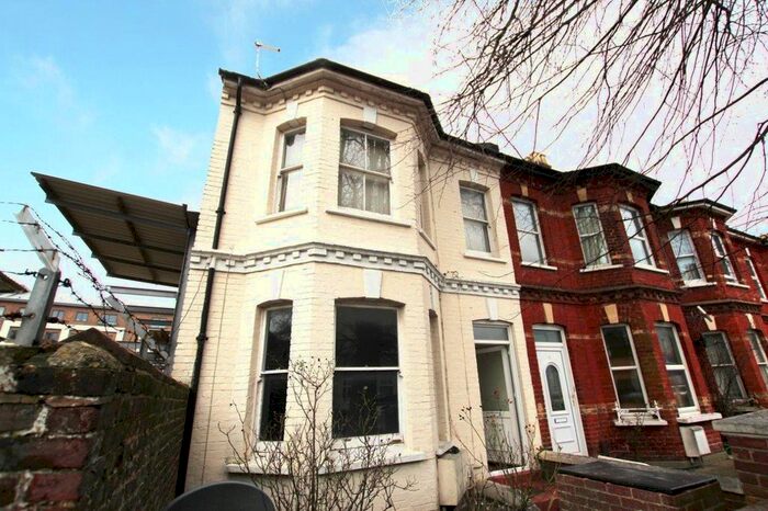 2 Bedroom Flat To Rent In Lennox Road, Worthing, West Sussex, BN11