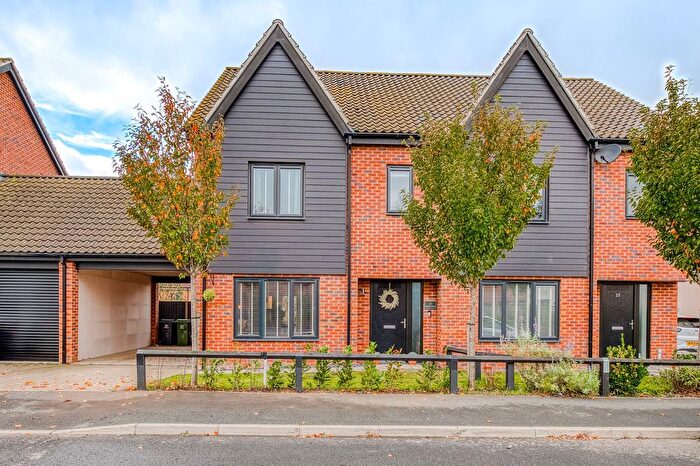 4 Bedroom Semi-detached House For Sale In Kestrel Close, Harleston, IP20