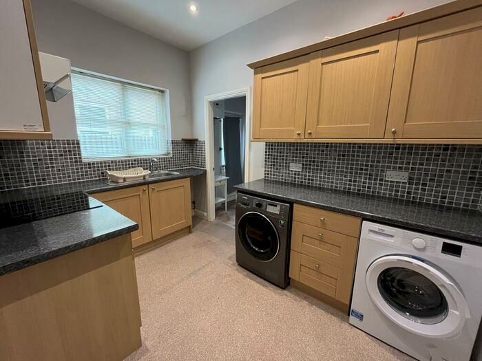2 Bedroom Flat To Rent In Hardwick Grove, West Bridgford, NG2