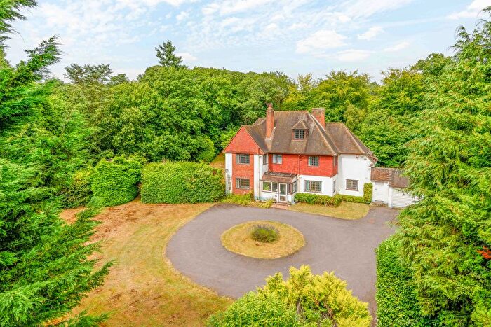6 Bedroom Detached House For Sale In Byfleet Road, Weybridge, KT11