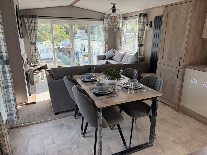 2 Bedroom Park Home For Sale In Mill Lane, Hawksworth Leeds, LS20
