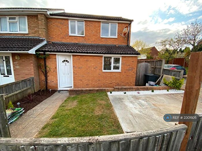 2 Bedroom End Of Terrace House To Rent In The Oundle, Hertfordshire, SG2