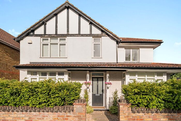4 Bedroom Detached House For Sale In Crescent Road, Shepperton, TW17