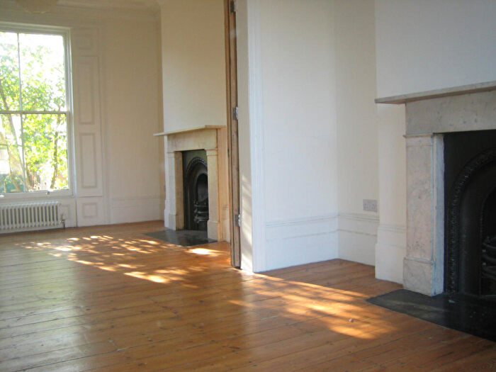 Terraced House To Rent In Victoria Park Road, London, E9