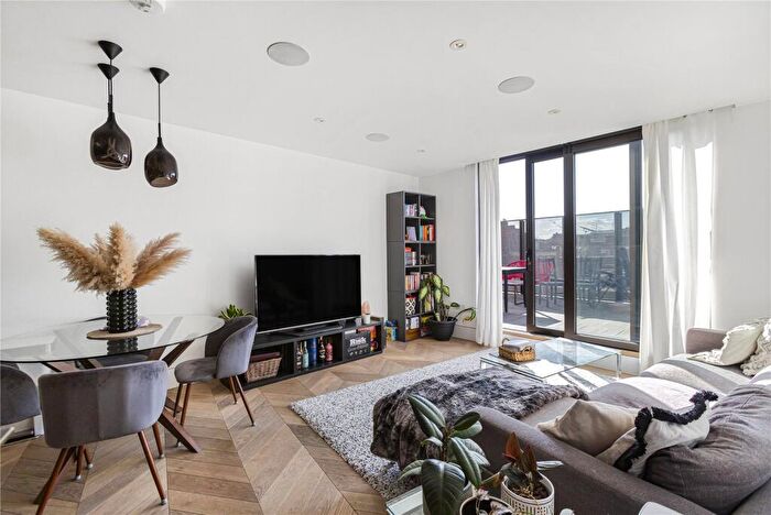 2 Bedroom Apartment To Rent In Hatton Wall, London, EC1N