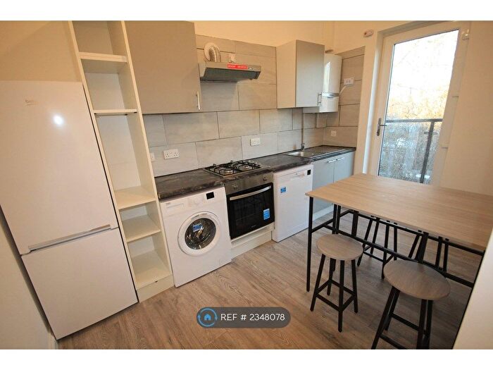 2 Bedroom Flat To Rent In Bedford Hill, London, SW12