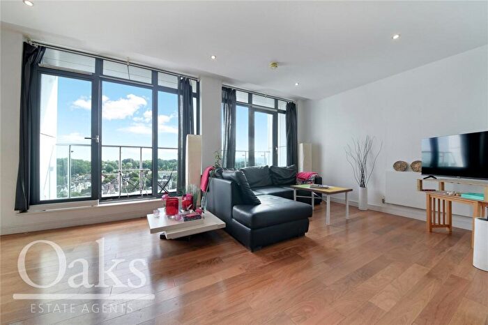 3 Bedroom Penthouse For Sale In Mason's Avenue, East Croydon, CR0