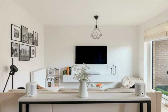 2 Bedroom Flat To Rent In Merriam Close, London, E4