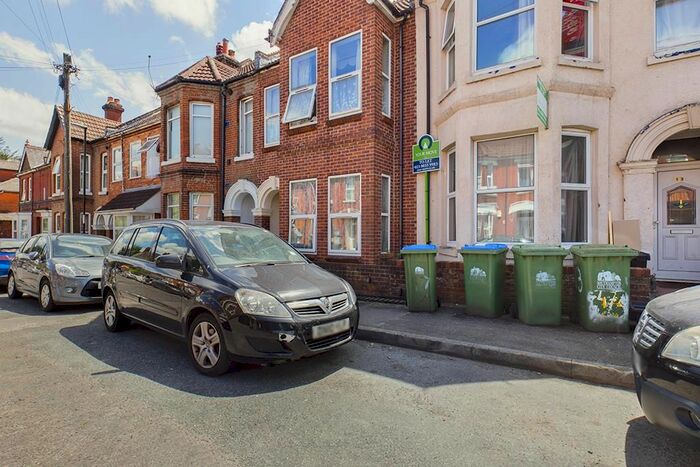 5 Bedroom Property To Rent In Rigby Road, Southampton, SO17