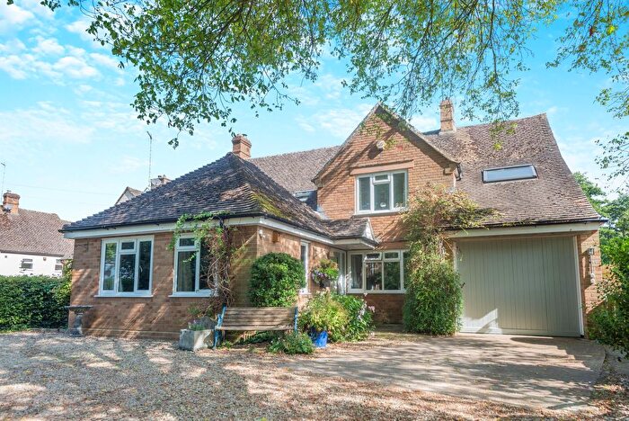 4 Bedroom Detached House For Sale In Gable House, Dog Close, Adderbury, OX17