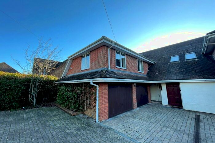 2 Bedroom Flat To Rent In Winchester, SO23