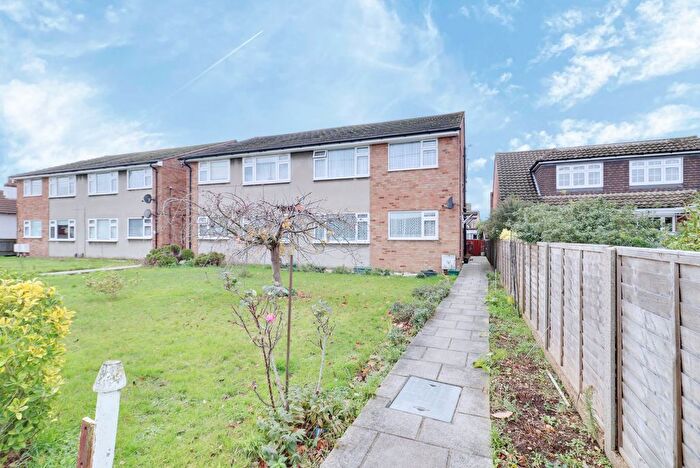 2 Bedroom Maisonette For Sale In Briscoe Road, Rainham, RM13