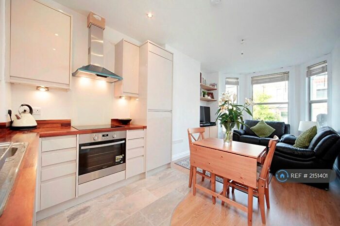 2 Bedroom Flat To Rent In Vardens Road, London, SW11
