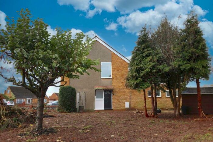 3 Bedroom Apartment To Rent In Westover Road, Kettering, NN15