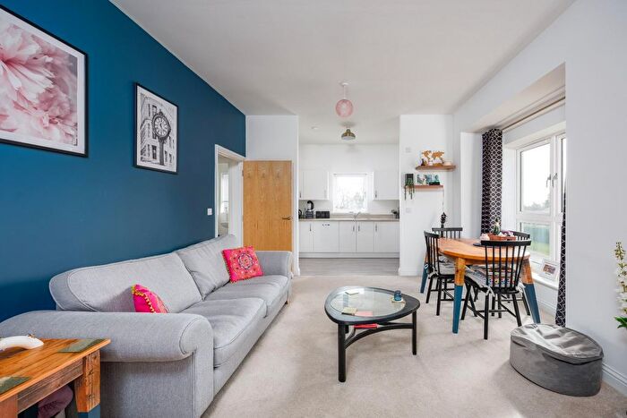 2 Bedroom Flat For Sale In Bailey Place, Crowborough, TN6