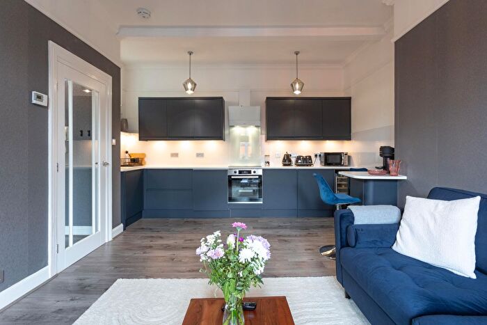1 Bedroom Flat To Rent In Gibson Terrace, Fountainbridge, Edinburgh, EH11