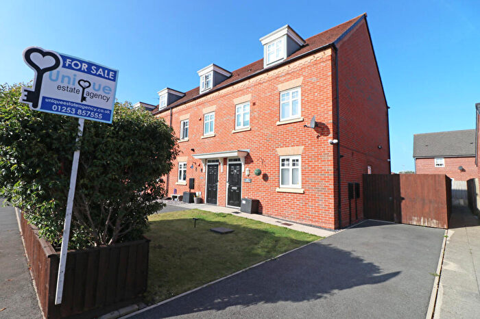 3 Bedroom End Of Terrace House For Sale In Hawthorn Drive, Thornton-Cleveleys, FY5
