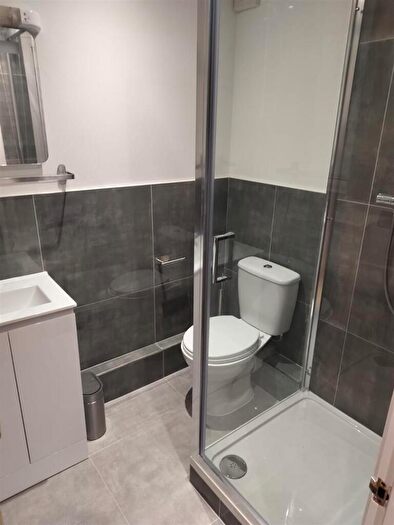 2 Bedroom Flat To Rent In Holden Road, London, N12