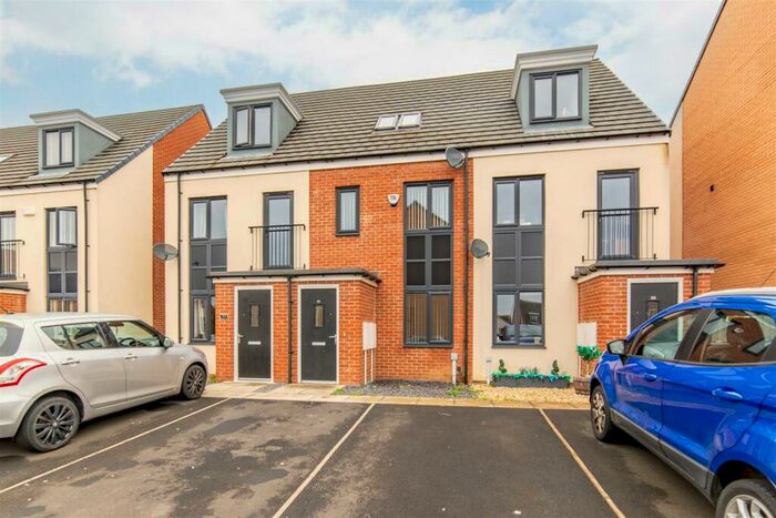 3 Bedroom Terraced House To Rent In Elmwood Park Gardens, Great Park, NE13