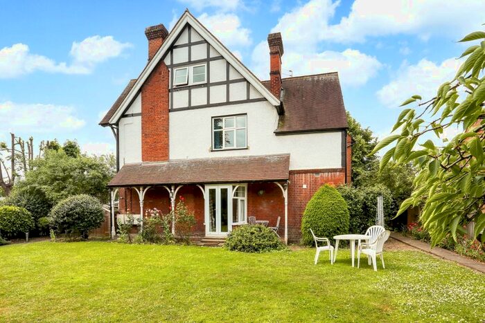 2 Bedroom Flat To Rent In Queens Road, Datchet, Slough, SL3