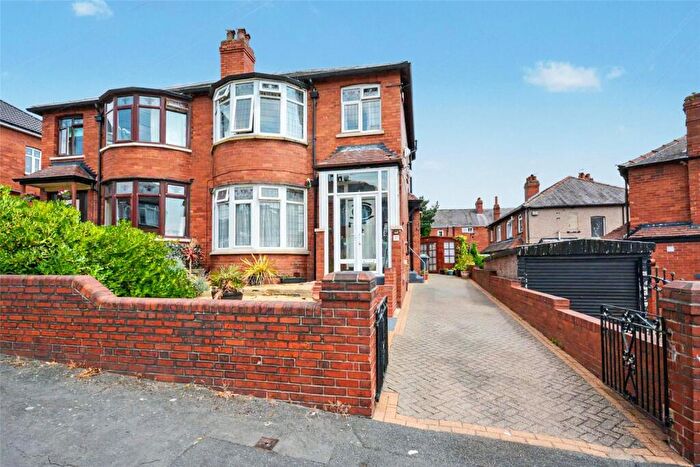 3 Bedroom Semi Detached House For Sale In Hetton Road, Oakwood, Leeds, LS8