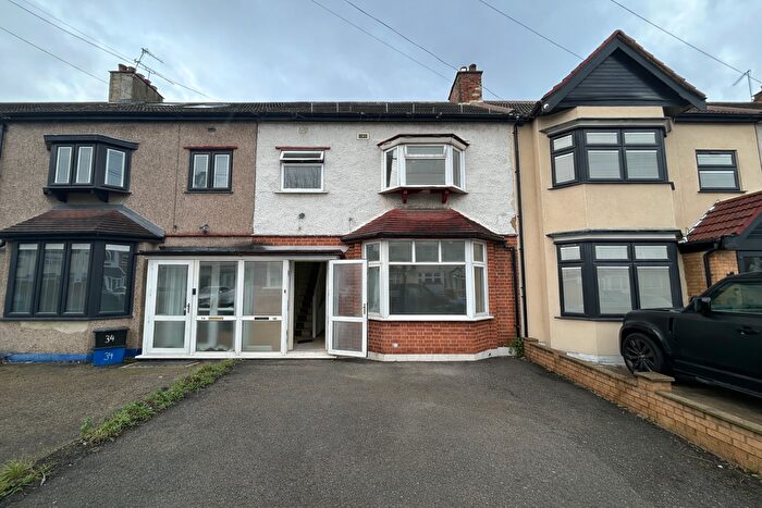 3 Bedroom Terraced House To Rent In Ilford, IG2