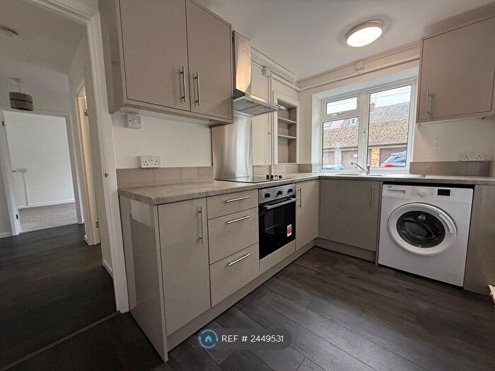 2 Bedroom Flat To Rent In Cockpit Close, Woodstock, OX20