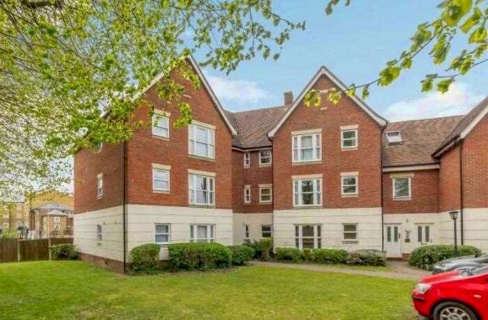 2 Bedroom Apartment To Rent In Cedar Avenue West, Chelmsford, CM1